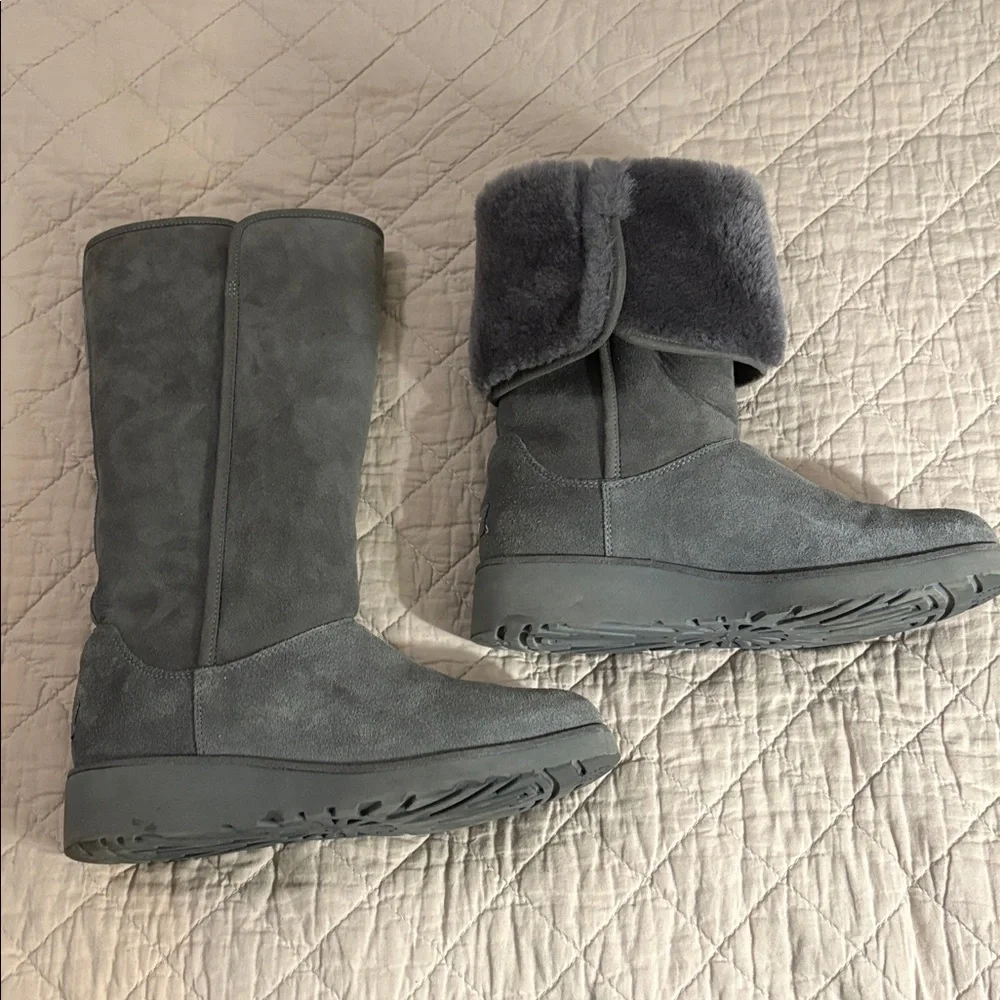 UGG Kara Treadlite Gray Suede Boots. Water Resistant. Wear up or cuffed. Sz 9. - Picture 4 of 13